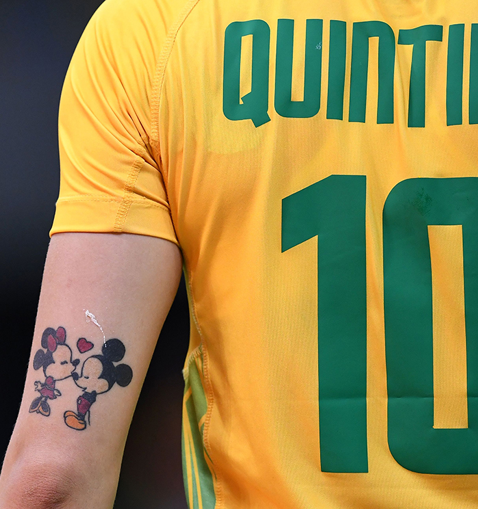 La brasileña de balonmano, Jessica Quintino, tiene tatuados a Mickey y Minnie en su brazo izquierdo.